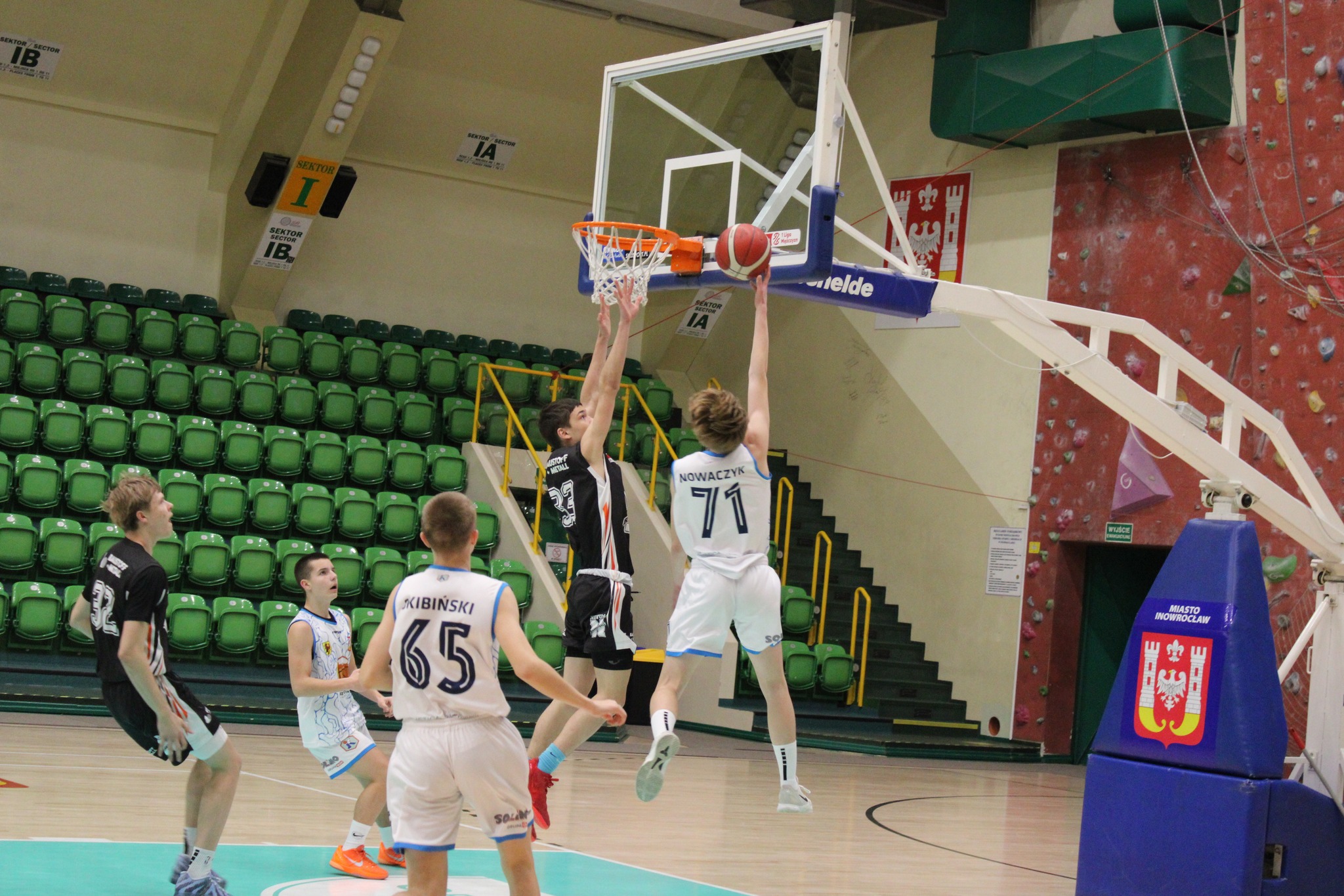 Zwyciestwo 2:1 w derbowym starciu